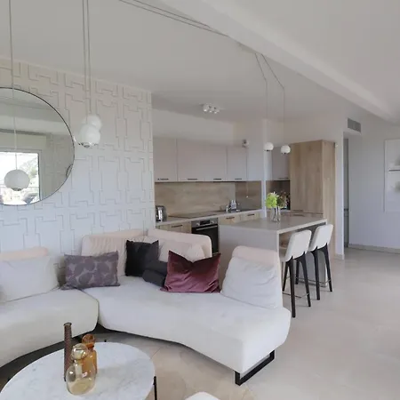 Montecarloseaview & Jacuzzi & Parking #29 Apartman *