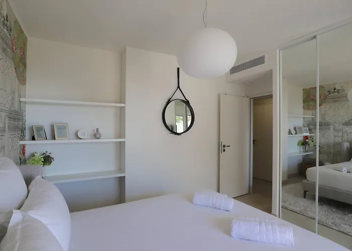 Apartmán Montecarloseaview & Jacuzzi & Parking #29 *